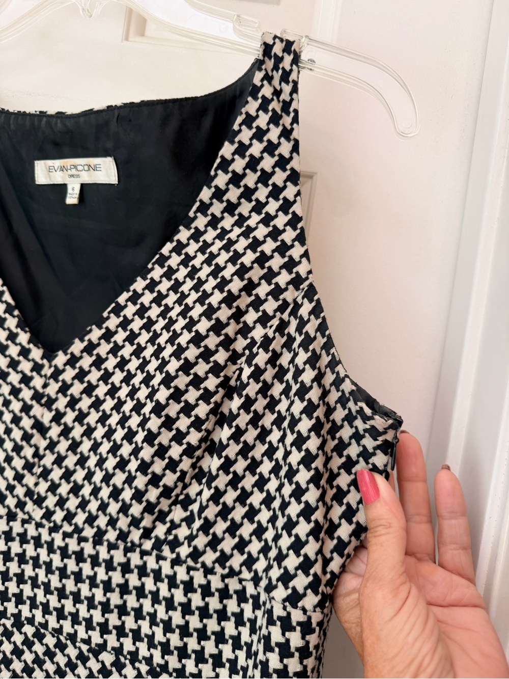 Evan Picone White & Black Houndstooth, Sleeveless V-Neck Fit-N-Flare Dress, Sz 6 - Picture 8 of 16